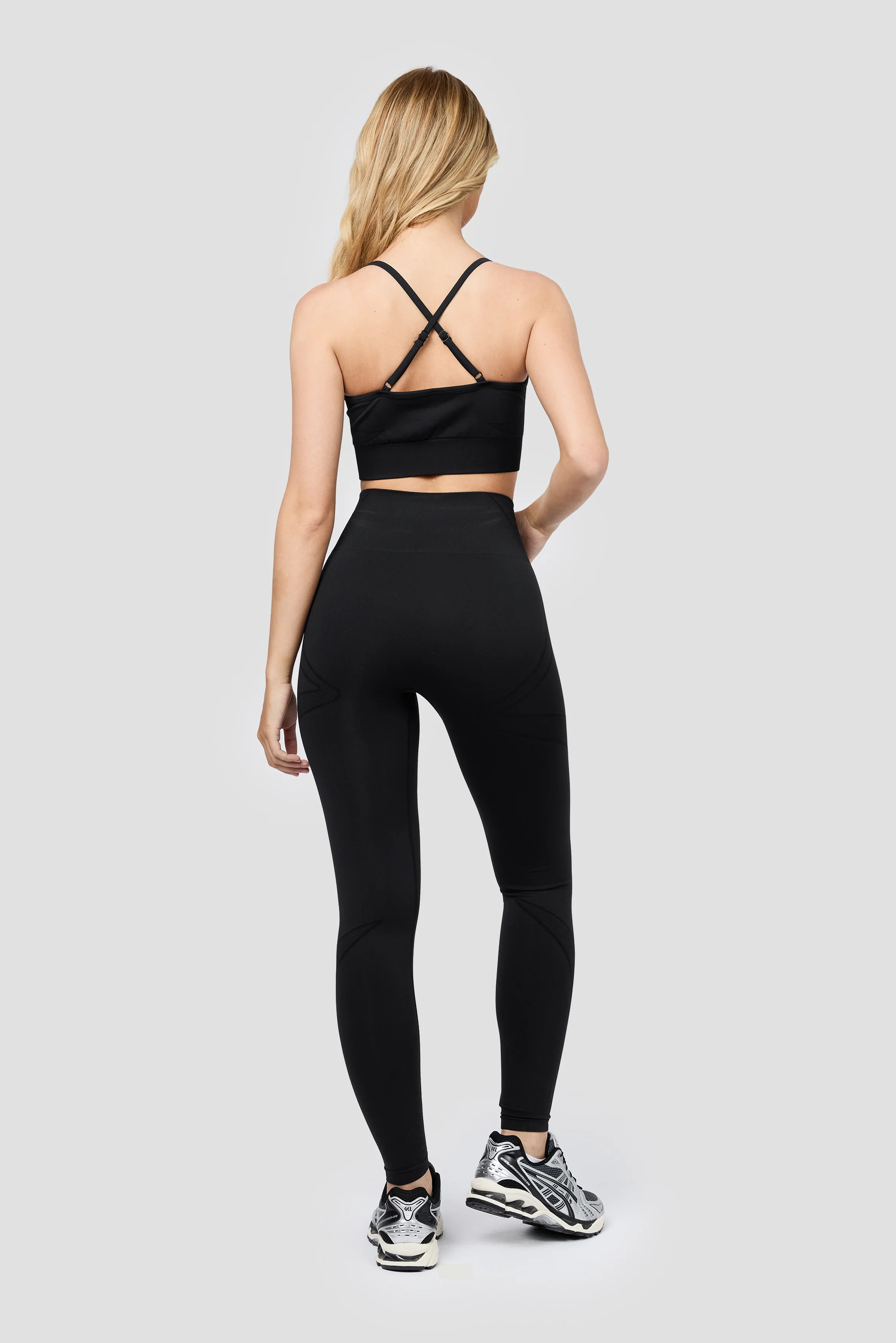 Evolve 2.0 Seamless Bra - Black - Image 4