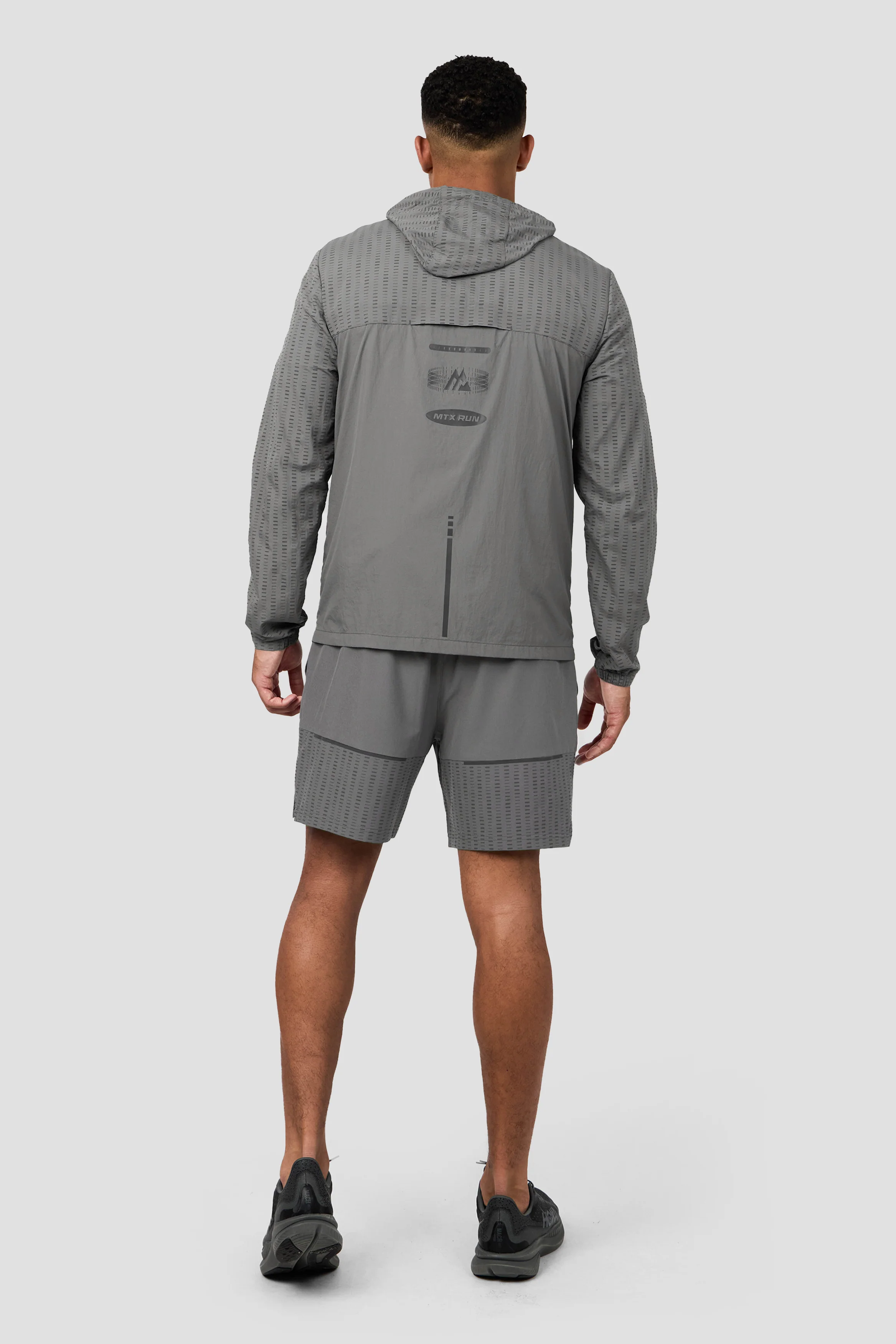 MTX Run Tempo Windbreaker - Cement Grey - Image 4