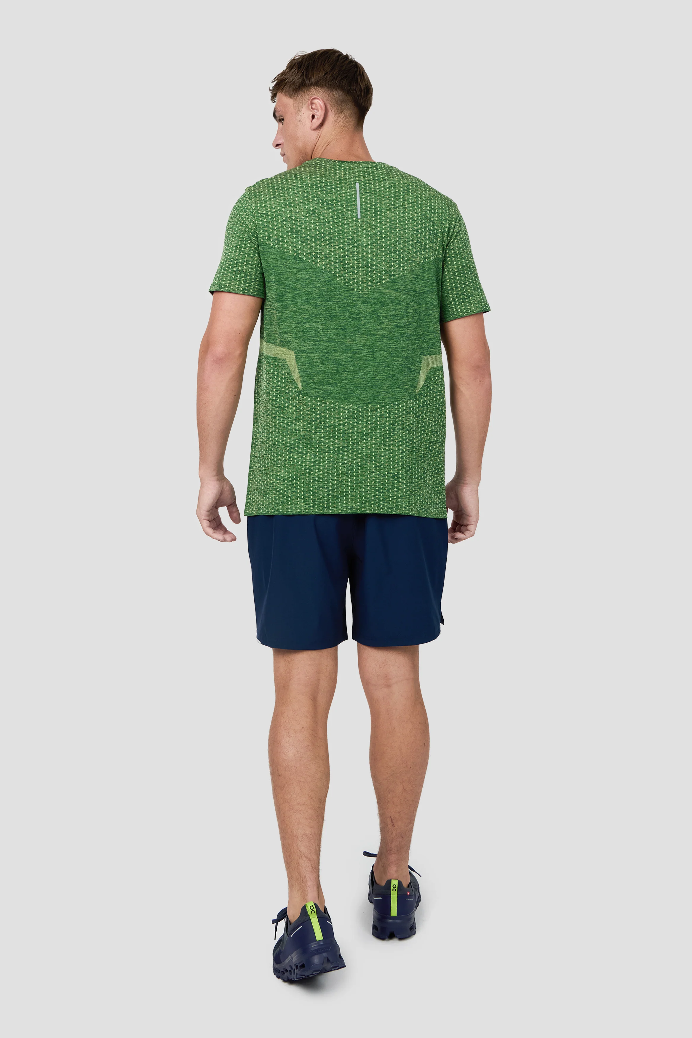 Vault Seamless T-Shirt - Evergreen/Apple - Image 4